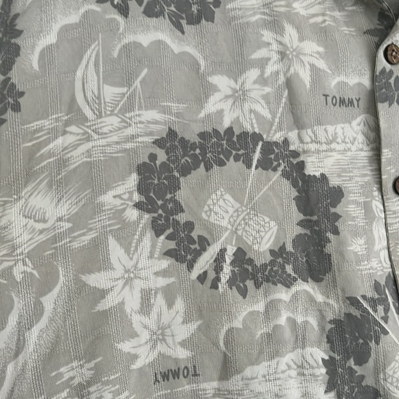 Tommy Bahama Silk button down shirt size XL - Picture 4 of 4